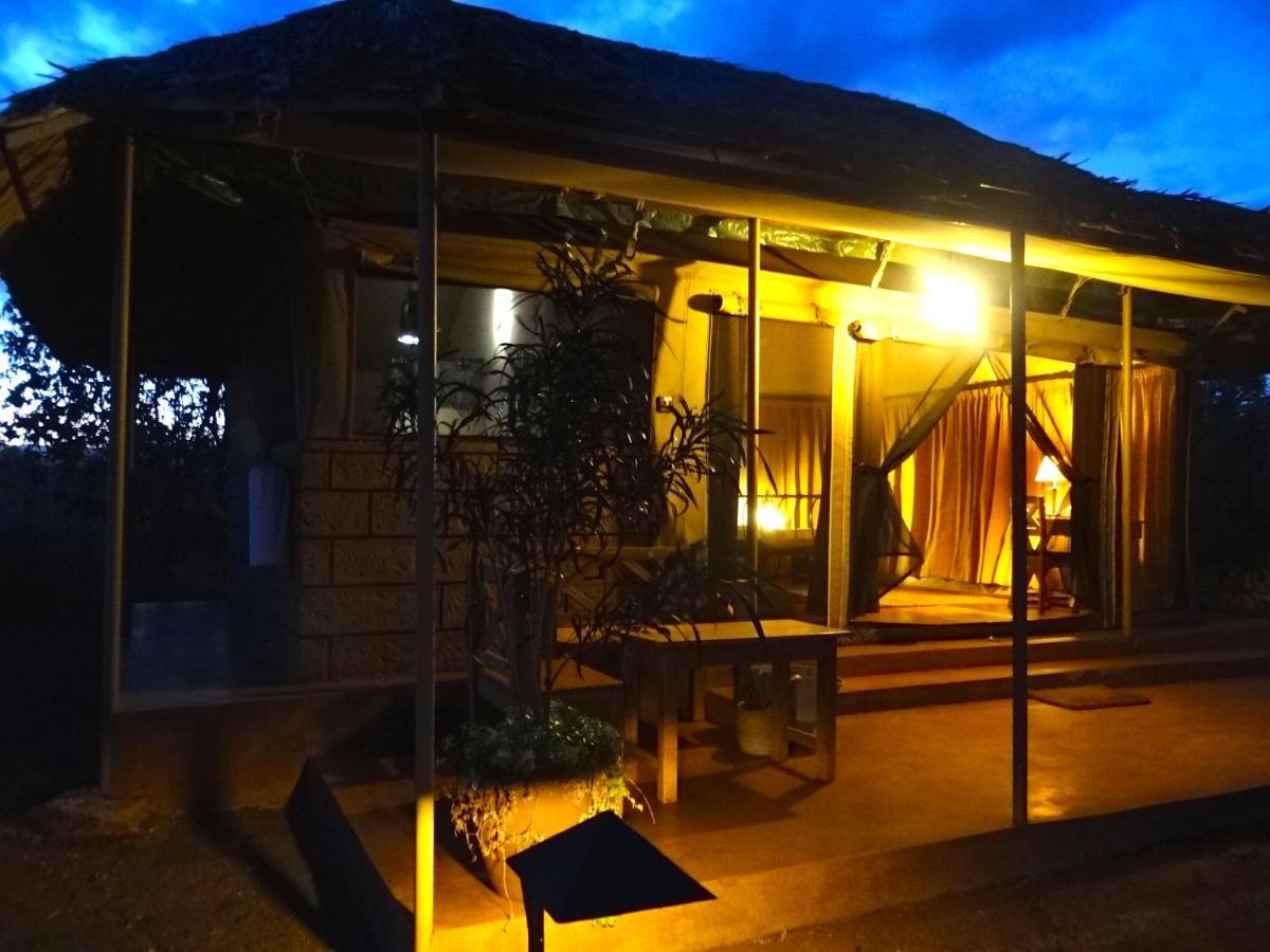 Ikweta Safari Camp Hotel Maua Exterior photo