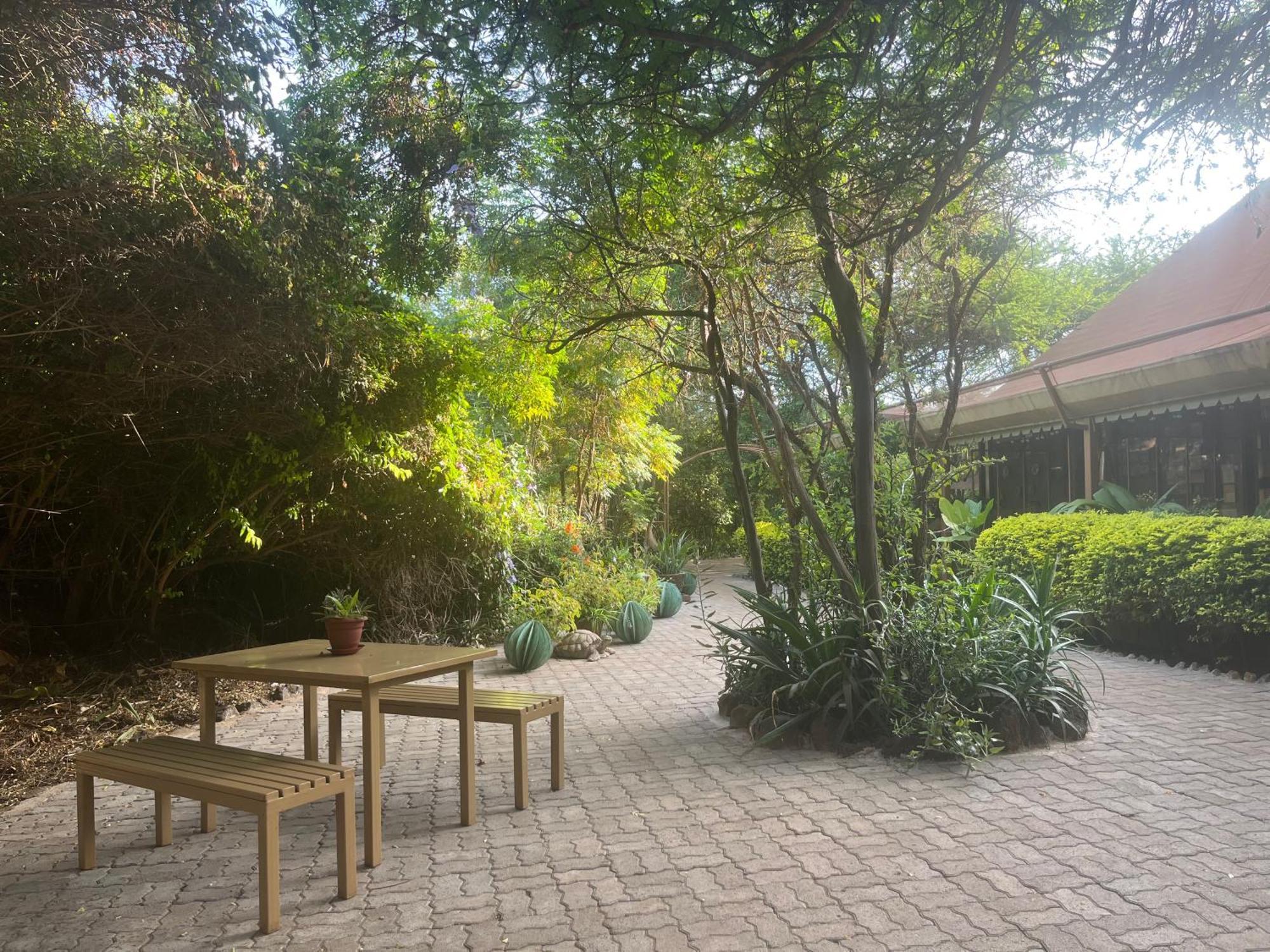Ikweta Safari Camp Hotel Maua Exterior photo