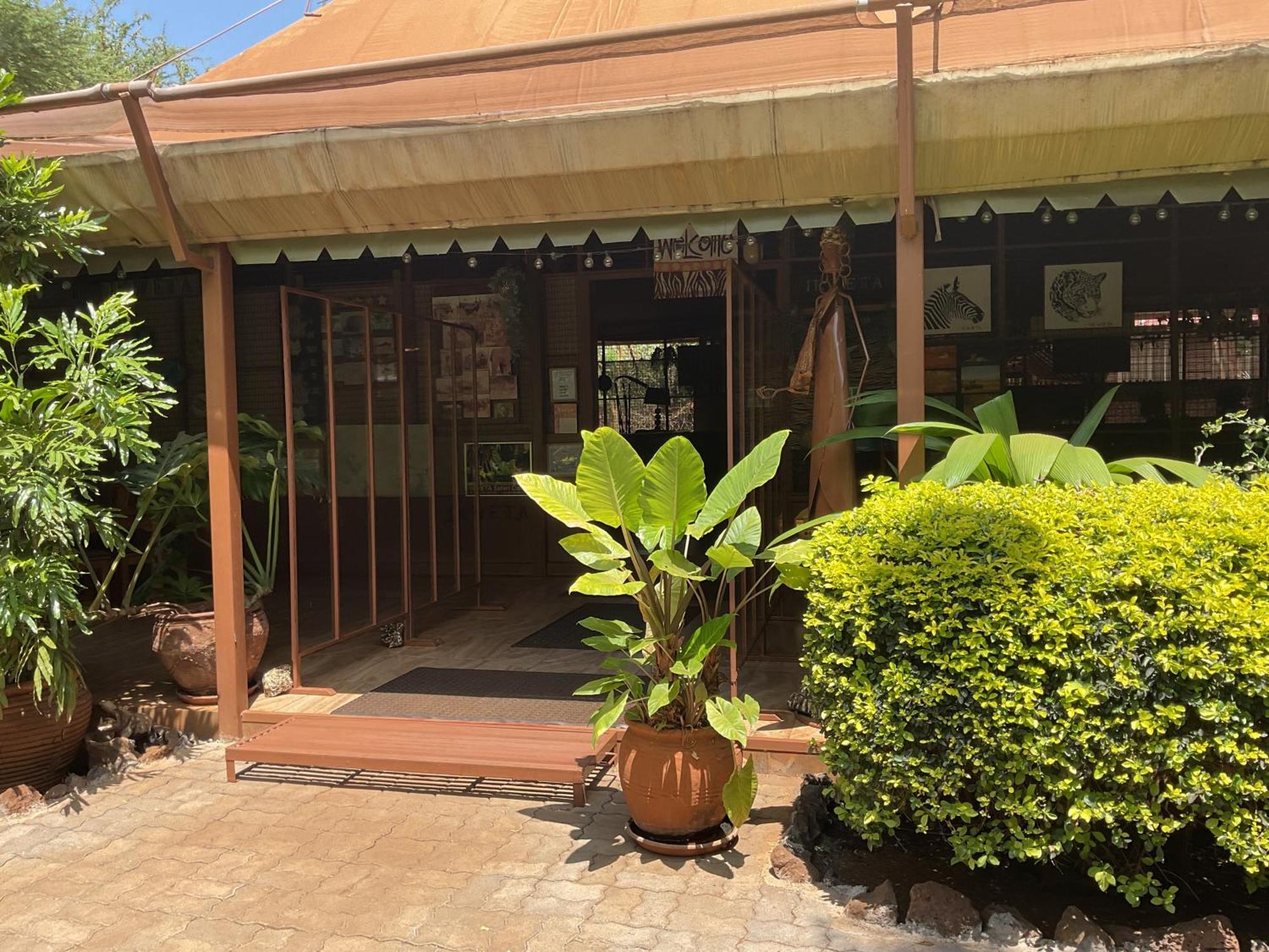 Ikweta Safari Camp Hotel Maua Exterior photo